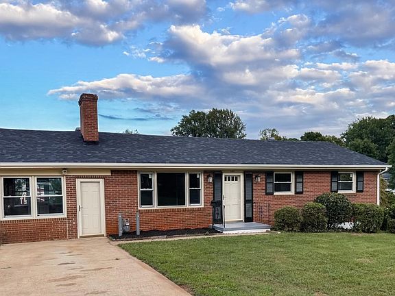 3rd image of 1510 Lynndale Pl