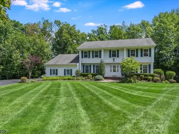 5 Fir Cir, Hanover Twp., NJ 07927