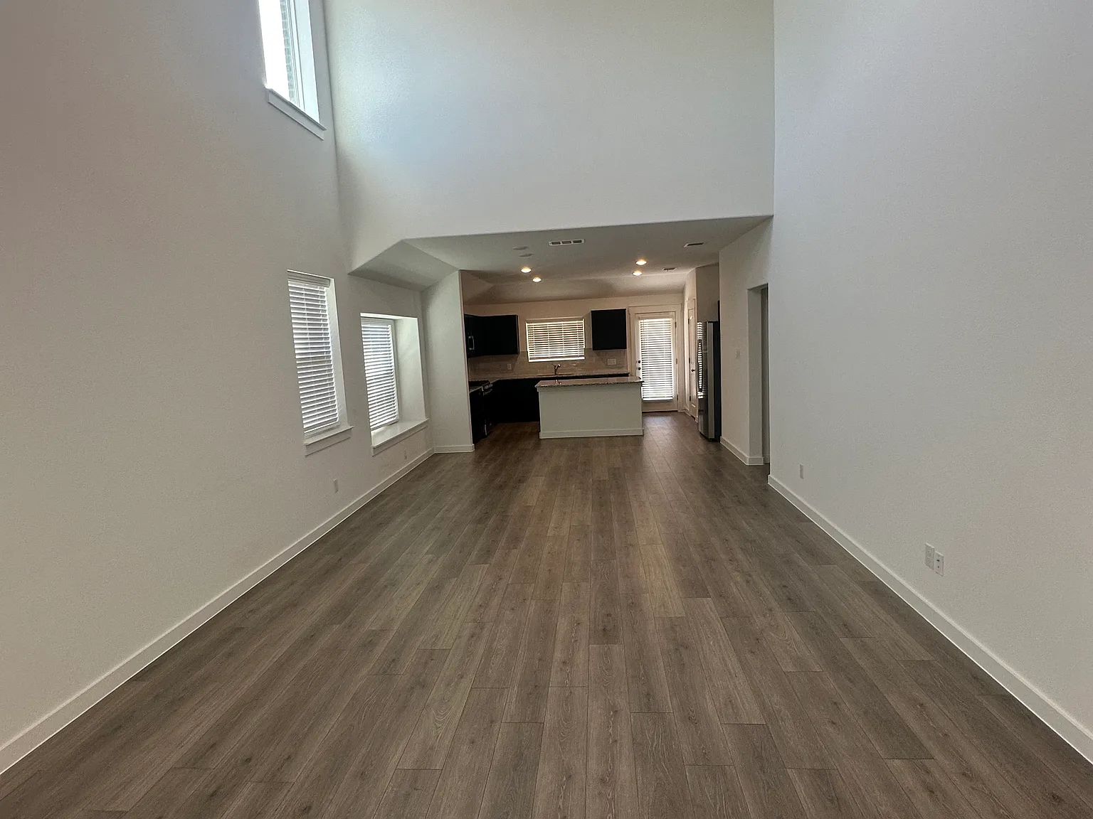 3 bed, 2093 sqft, $2,500 — Photo 3