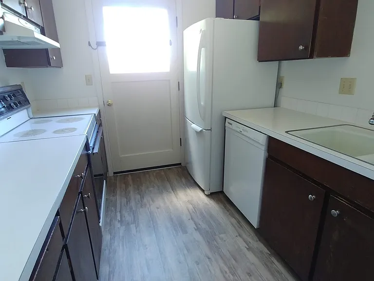 600 SW Crestview St #14 — Photo 5