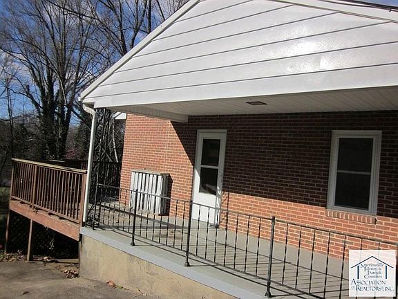 3rd image of 4331 Sunset Dr