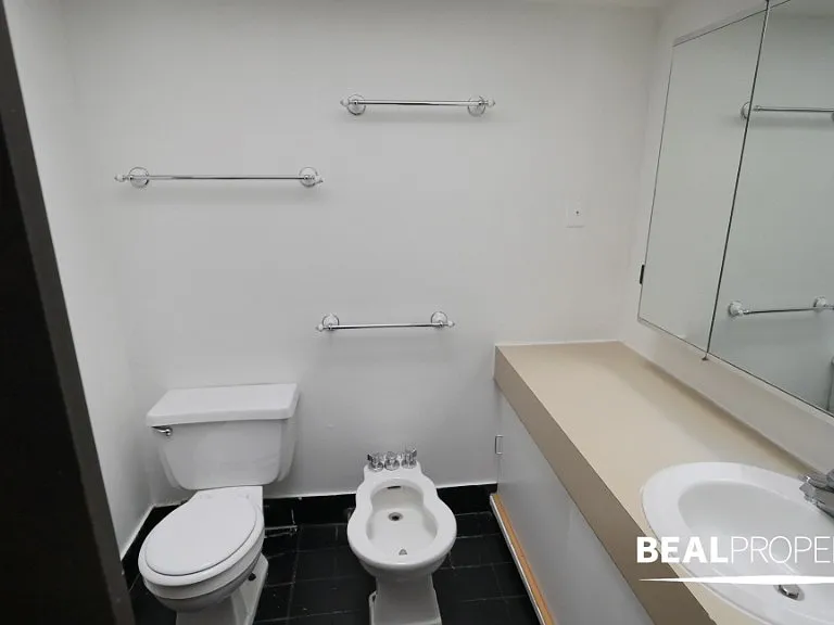 556 W Wellington Ave #3F — Photo 12