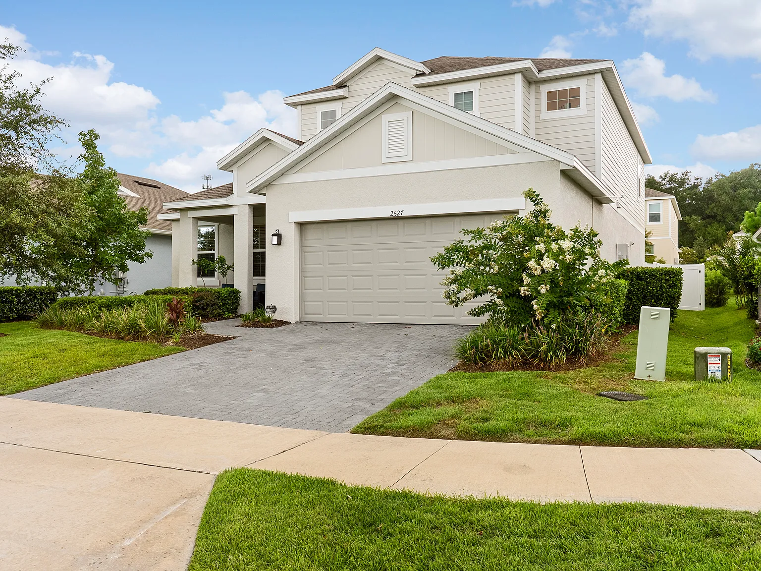 4 bed, 3.5 bath, 2570 sqft, $3,000 — Photo 2