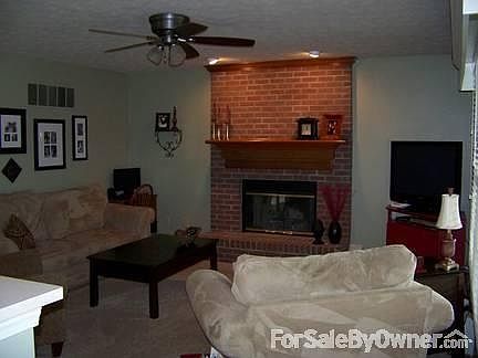 Large family room w/ brick fireplace