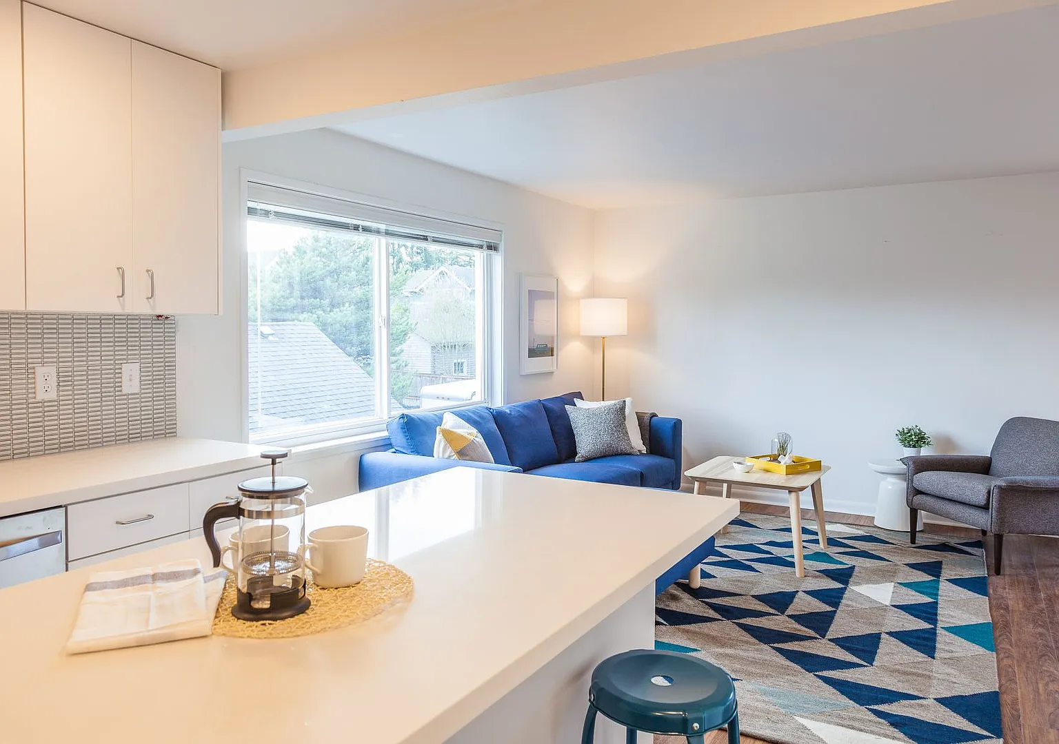 215 Boston Apartments — Photo 4