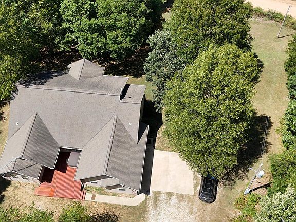 3rd image of 17675 Hazelcrest Ln