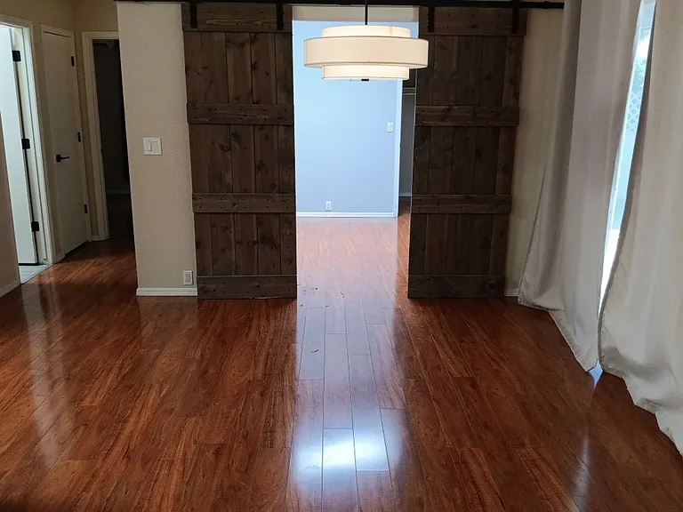 10404 Griffith Park Dr NE — Photo 4