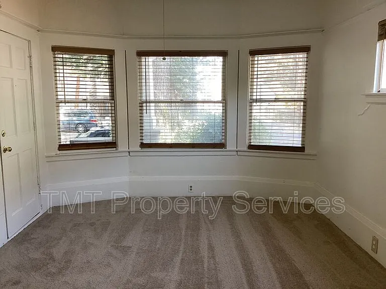 719 19th St #1 — Photo 4