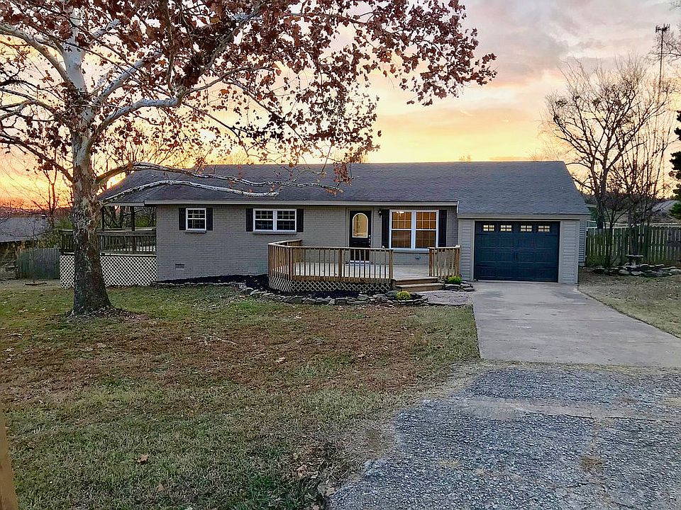 1st image of 912 Canterbury Dr