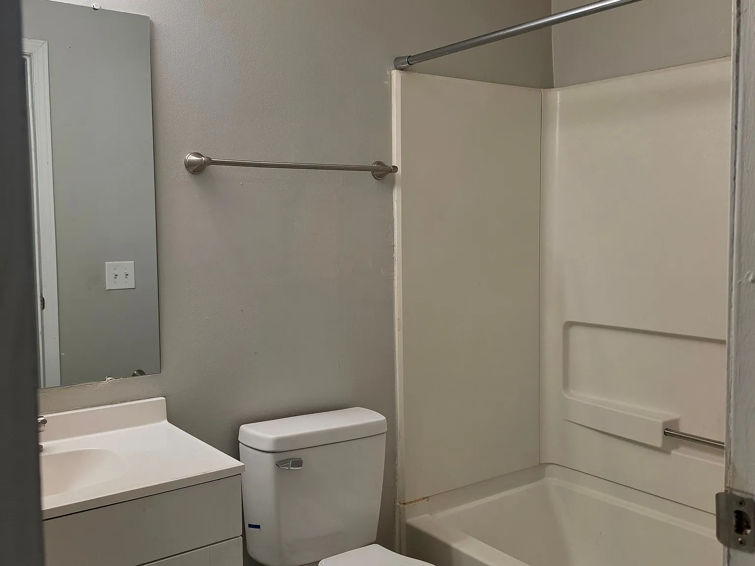 3 bed, 2.0 bath, 1426 sqft, $1,985 — Photo 3