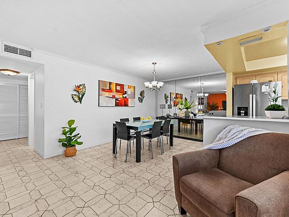 5th image of 200 NE 12th Avenue #3a