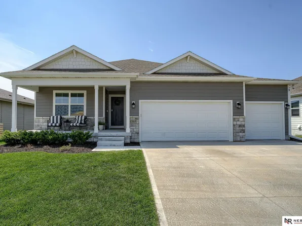 4565 Lawnwood Dr, Bellevue, NE 68133