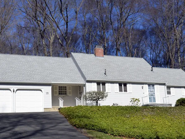15 Burnwood Drive, Bloomfield, CT 06002