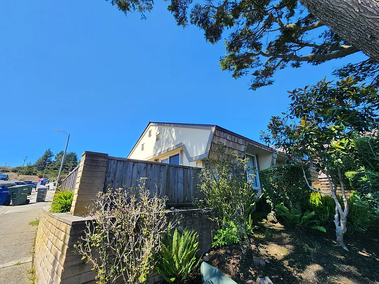 2700 Kilconway Ln — Photo 2