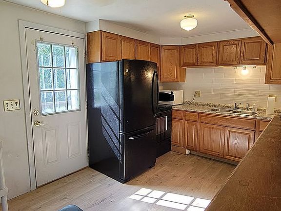 Kitchen with side entrance