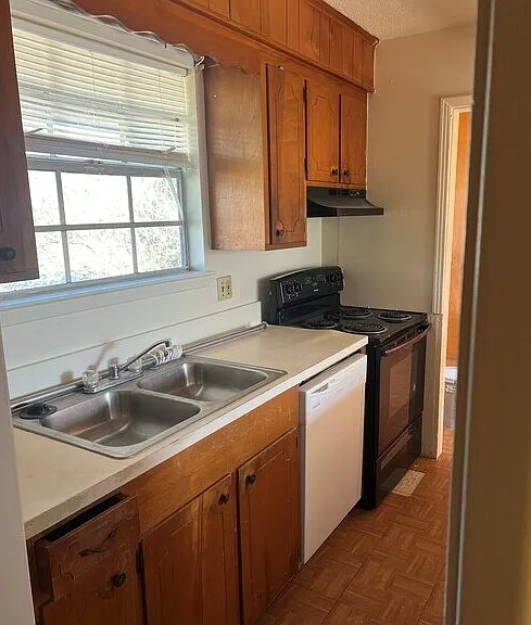 24505 Sherwood Dr #5 — Photo 1