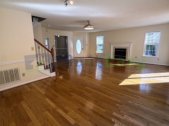 4th image of 1035 Shoal Creek Trl
