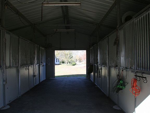 3rd image of 98 Broad Oak Ln