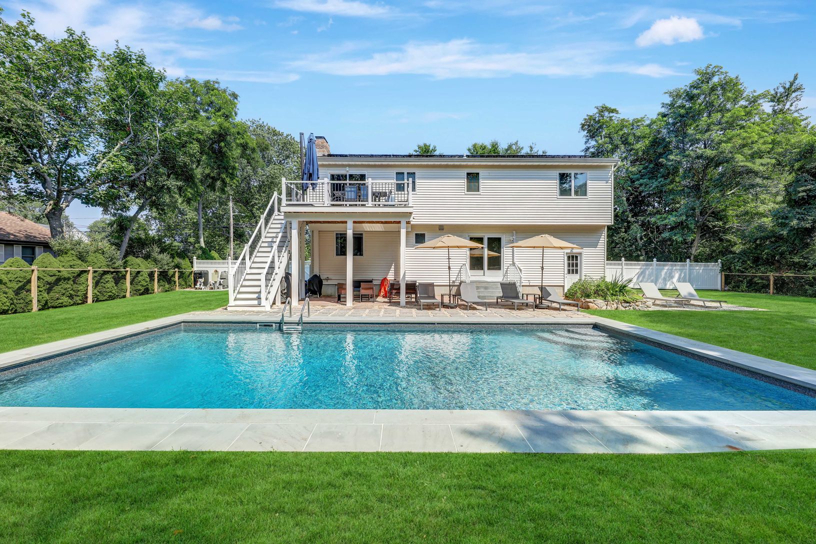  Backyard Ideal For Entertaining
