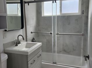 1801 E 15th St #J, Newport Beach, CA 92663