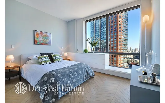 Rented by Douglas Elliman | media 16