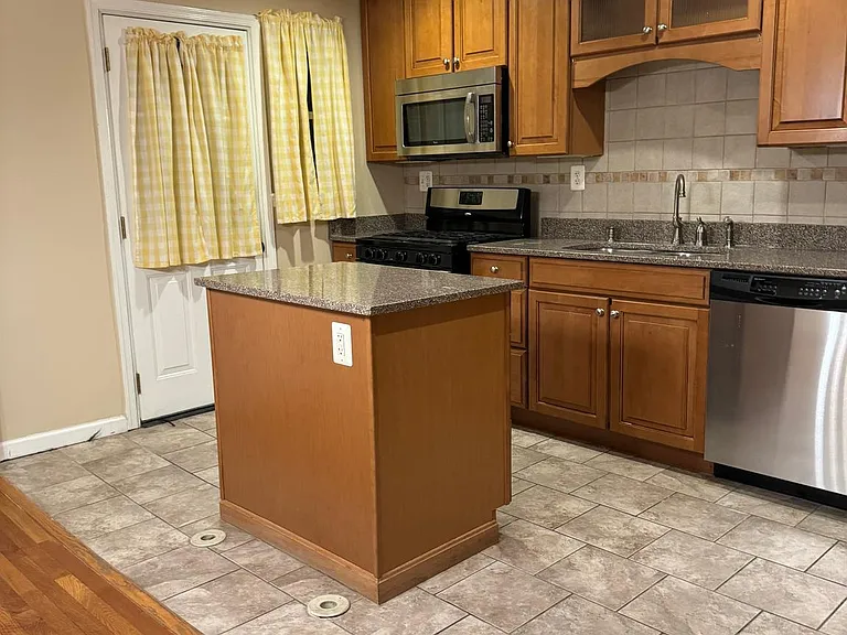 1513 Aldeney Ave — Photo 5