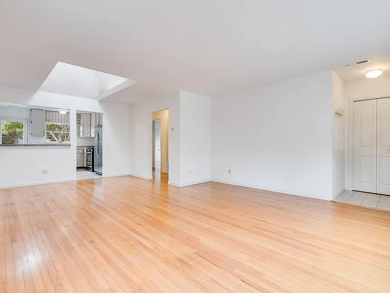 755 16th Ave — Photo 3