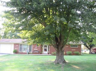 206 Wayne Ave, Livingston, TN 38570