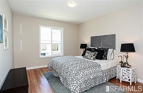 4th image of 823 Dwight St