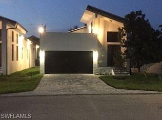 3021 Lunar St, Naples, FL 34112