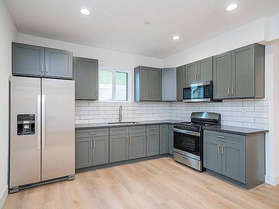 5th image of 3553 Percy St #1