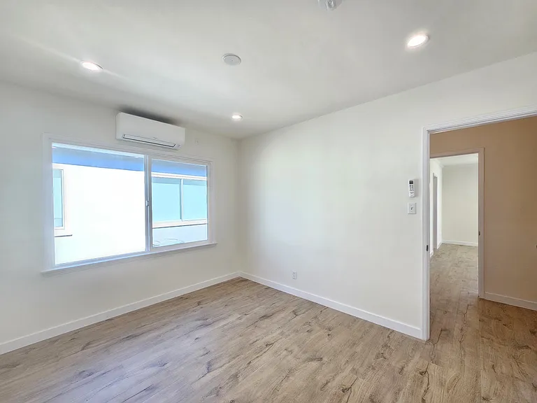 1401 W Victory Blvd #1401 — Photo 11
