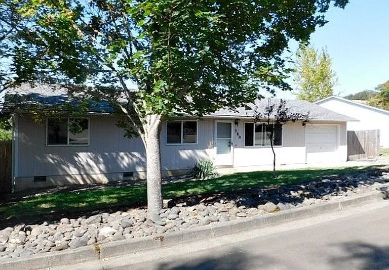 380 Corona Loop Rd — Photo 1