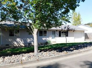380 Corona Loop Rd, Roseburg, OR 97471