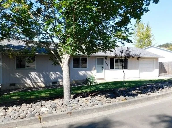 380 Corona Loop Rd, Roseburg, OR 97471