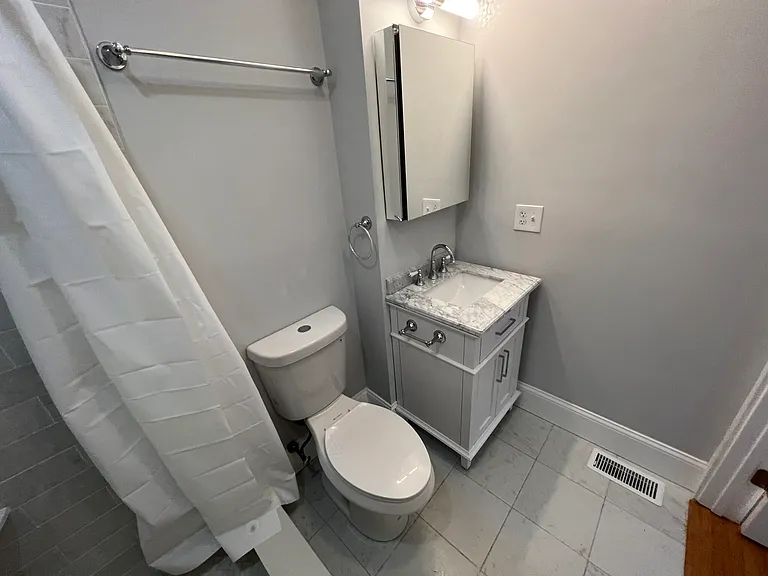 372 Oxford St #2 — Photo 17