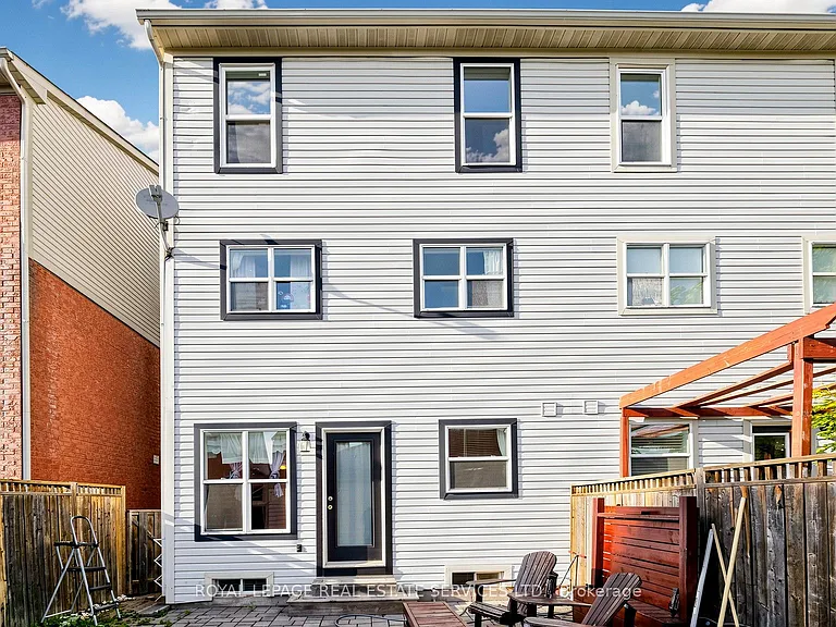 100 Georgian Dr — Photo 36