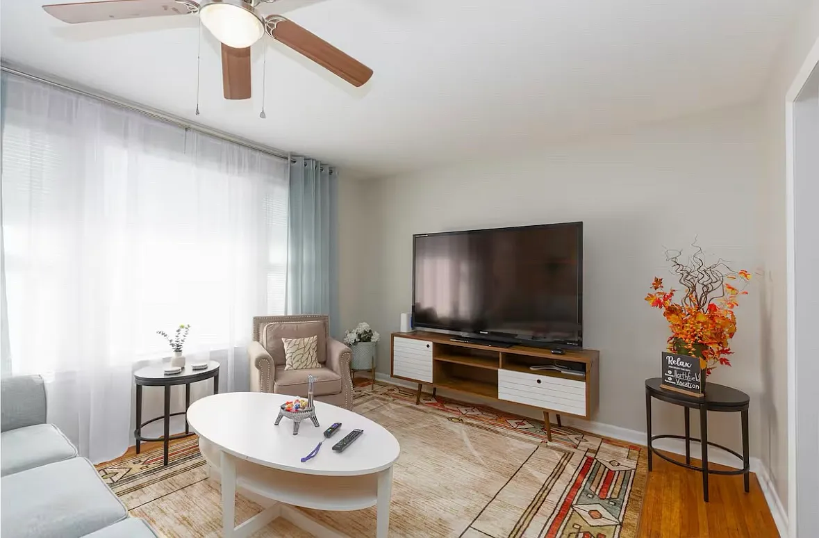 3 bed, 1500 sqft, $3,700 — Photo 2