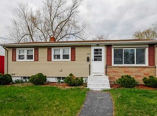 124 Shamrock Dr, Warwick, RI 02886