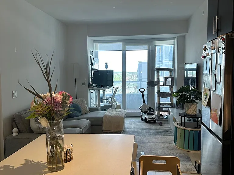 95 Oneida Cres #1008 — Photo 3