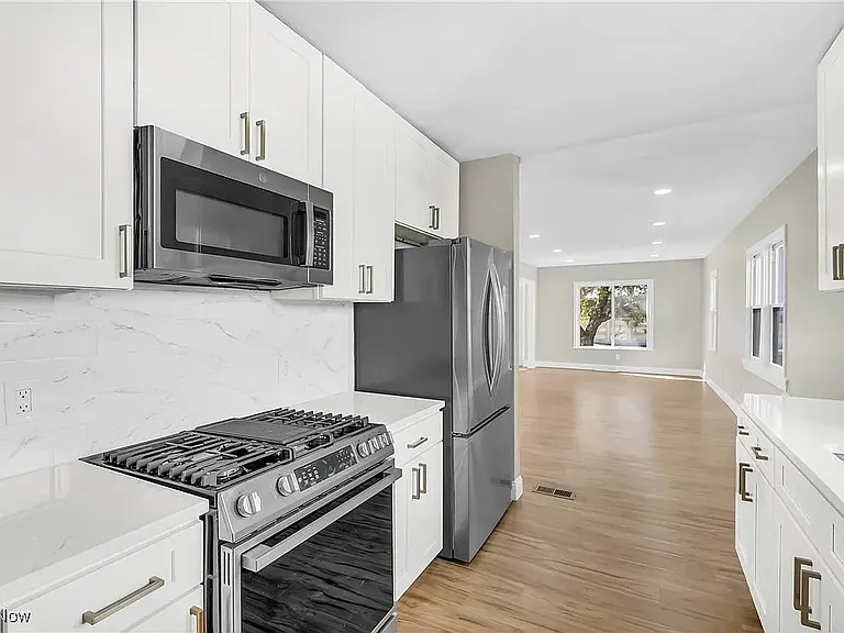 3211 W 121st St #DN — Photo 8