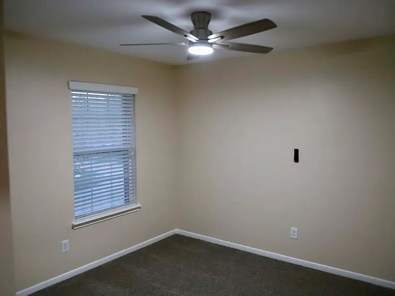 7407 Saxon Hill Ln — Photo 17