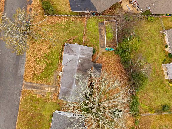 5th image of 6 Floral Ln