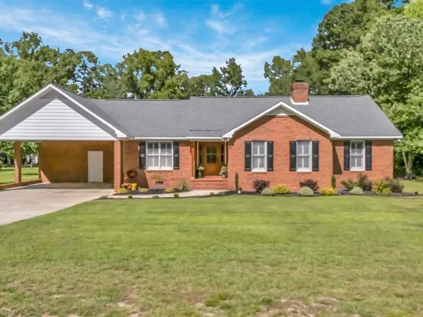 124 Peachtree Dr, Cheraw, SC 29520