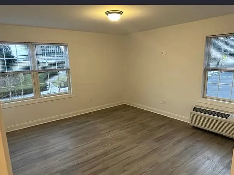 285 Parker Ave #2D — Photo 6