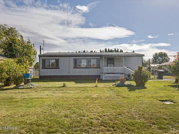 212 W 1st Ave, Granger, WA 98932