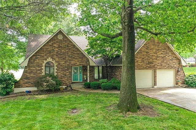 1st image of 510 NW Golfview Dr