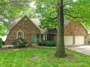 510 NW Golfview Dr, Blue Springs, MO 64014