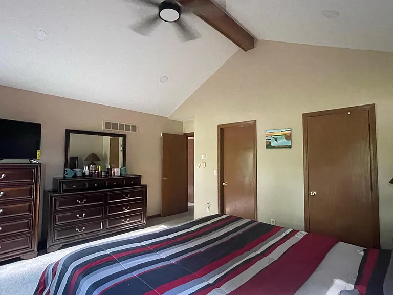 1027 Congress Dr — Photo 24