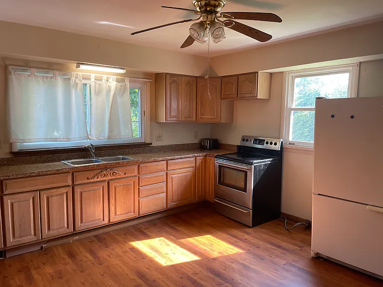 2354 Overbrook Ave — Photo 2